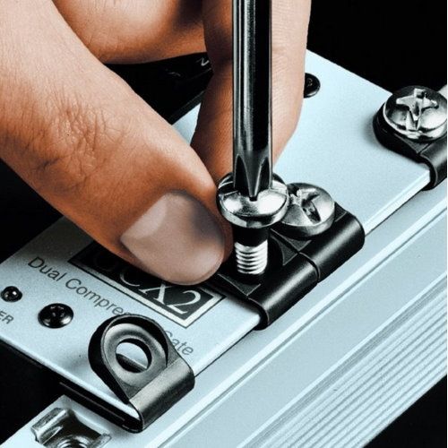 19" Parts 5635 - Mounting kit with 4 screws M6